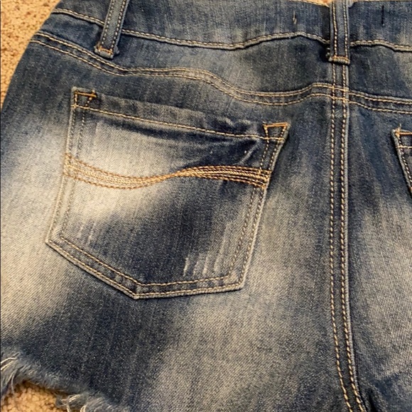 Almost Famous Jean Shorts - Picture 7 of 8